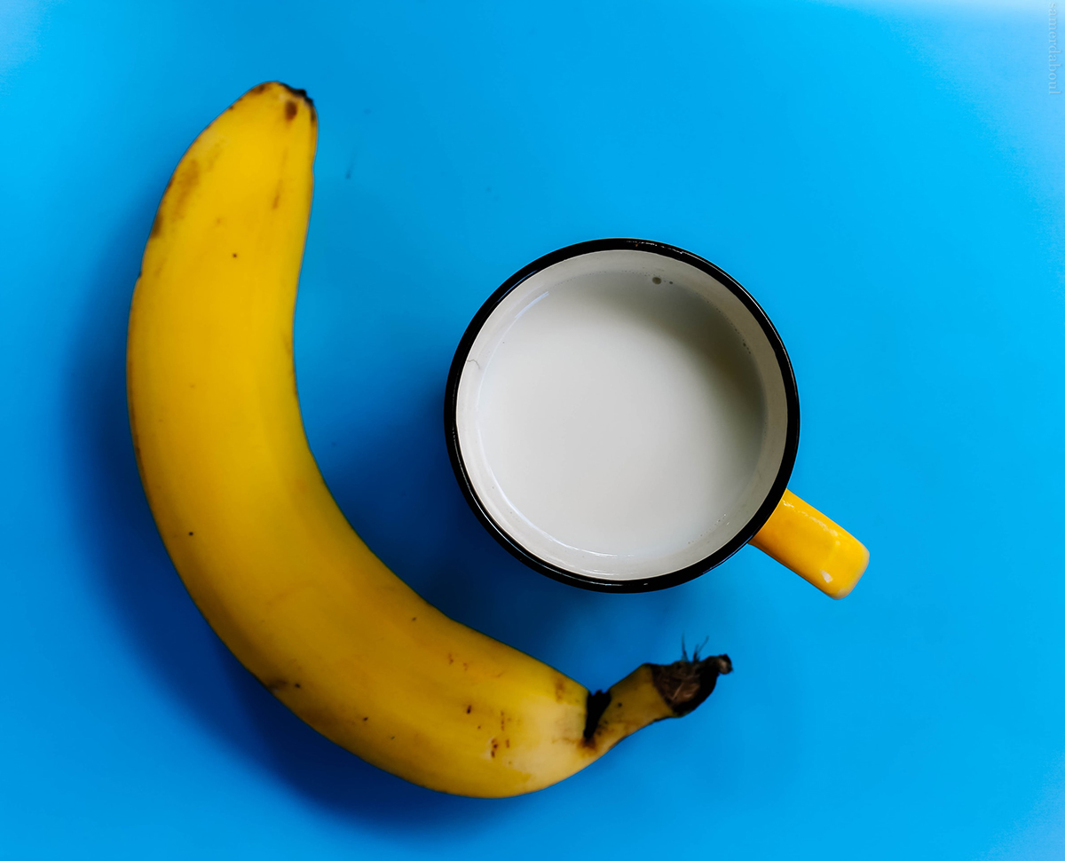 É saudável comer bananas com leite?